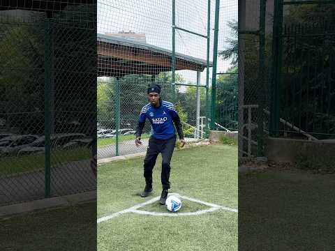 Ce mec qui n’a pas de physique au foot ! 😂