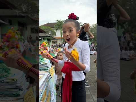 Wow!!! Mesya Menari Dengan Ribuan Penonton Disekolah !!! | Resya Mesya