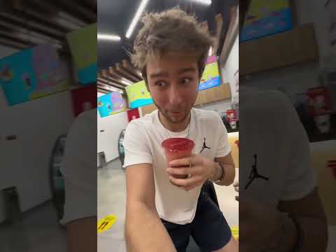 Jugando con mi mamá, cual crees que fue su reacción? 👀👀😂
