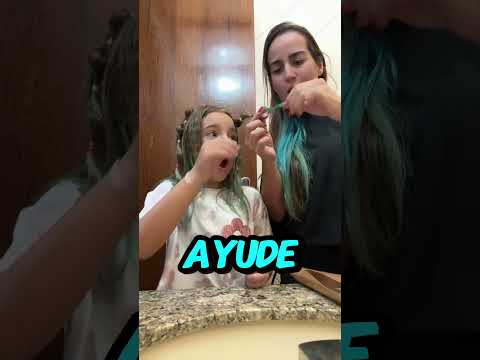 Se te PEGÓ un CHICLE en el PELO ¿Qué harías? 😅 #shorts