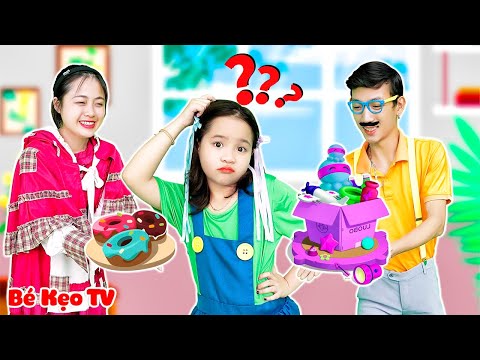 Con Gái!! Đừng Hiểu Nhầm Mẹ Nhé!! Bố Và Mẹ Bạn Yêu Ai Hơn??? ||  Bé Kẹo TV