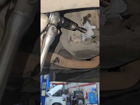 Ford <strong>Taurus</strong> Engine oil chamber bolt turned damage #automotive #garage #trick