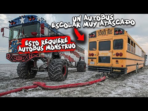 Tenemos Que Recuperar Este Autobús Escolar Muy Atascado Antes de Que Llegue Una Gran Tormenta