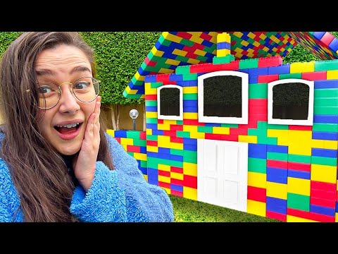COSTRUISCO UNA CASA LEGO GIGANTE E CI VIVO!