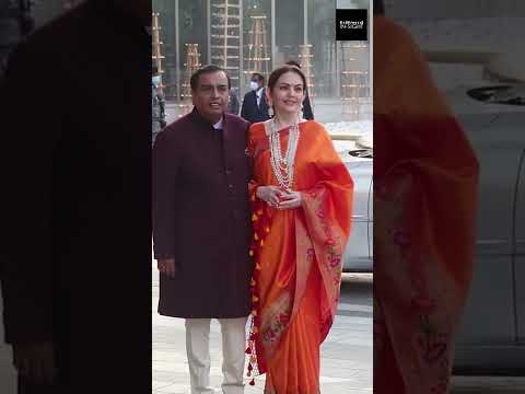 Mukesh Ambani HELPS Wife Nita Ambani Step Put Of Car At #radhikamerchant Arangetram Ceremony