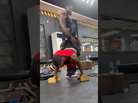 Jealous Bodybuilder Gets Humbled 🥶 (@darkhero_official )
