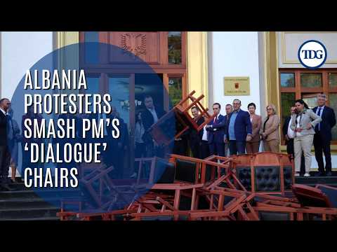 Albania Protesters Smash Chairs <strong>Set</strong> Out by PM as Symbol of Dialogue