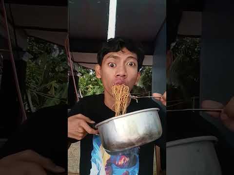 Gak boleh makan mie tiap hari ya ๐