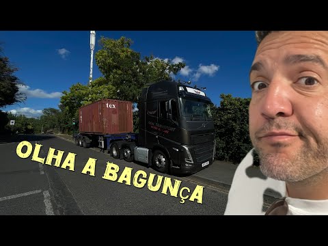 Profissional na manobra de carreta
