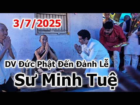Diễn Viên Đức Phật Đảnh Lễ Sư Minh Tuệ & Hàng Trăm Nghìn Người Đang Đến?