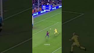 🤸‍♂️ ¡CHILENA IMPOSIBLE de RONALDINHO! #fcbarcelona   #shorts #ronaldinho