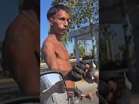😱Limpiavidrios de Autos ENOJADO por el dinero Que el CONDUCTOR le da