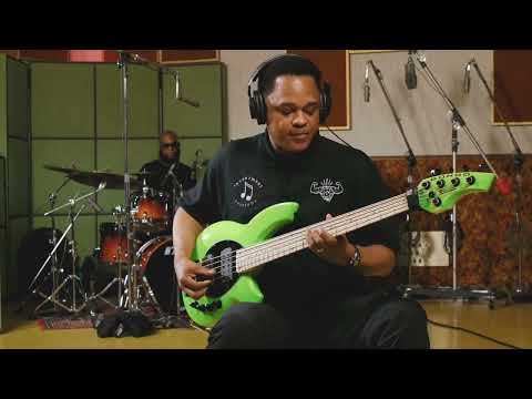 Ernie Ball Music Man: Bongo 5 Demo with Mark Walker