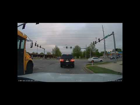 2 idiots run a red