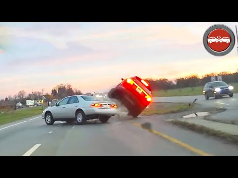 25 Dashcam Collisions and Mistakes Caught on Camera