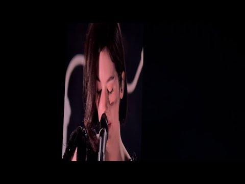Gracie Abrams singing mean it (surprise song) in madrid n1 tsou tour