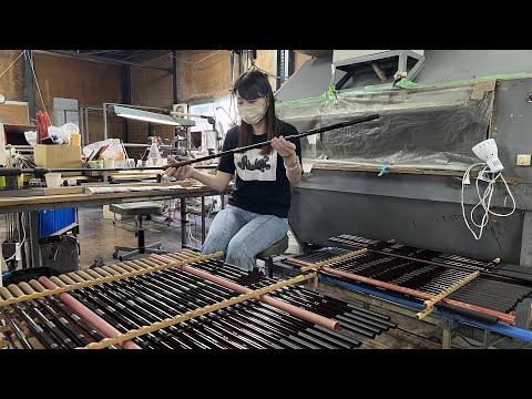 釣り竿を作るプロセス。カーボンファイバーを利用した釣り竿を作る日本の工場