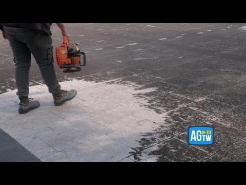 Il comune di Zafferana coperto di cenere dopo l'eruzione dell’Etna