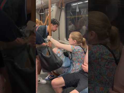 Vomir dans le Metro prank 🤢🤣