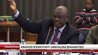Abakozi b'ennyonyi abatalina bisaanyizo, abamu bayimiriziddwa.