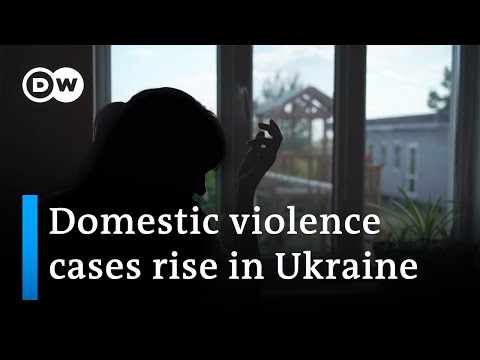 War in Ukraine fuels wave of domestic violence | DW News