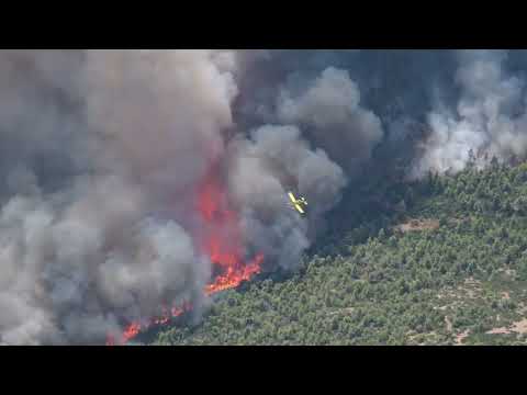 Φωτιά στην Πάρνηθα: Εντυπωσιακά πλάνα από το συντονιστικό ελικόπτερο της Πυροσβεστικής