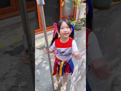 The Clown Is So Kind, Helping Others #Clown #Angel