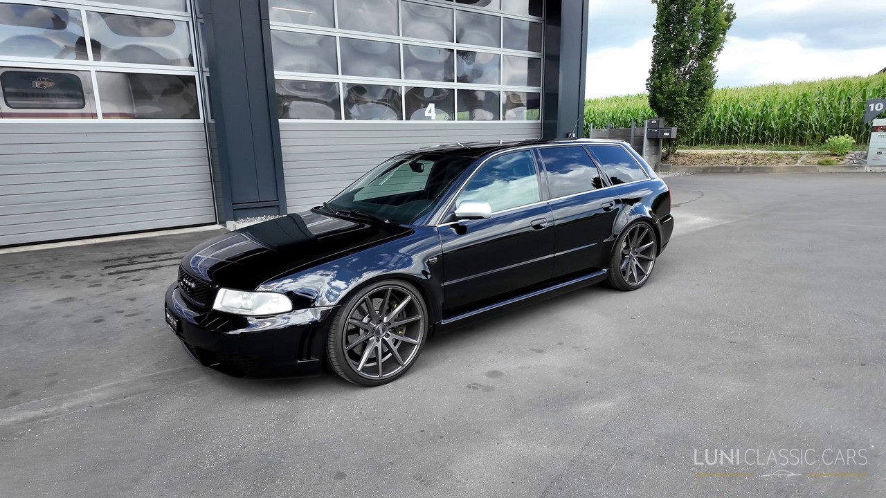 Video preview of Audi RS4 Avant (2000)