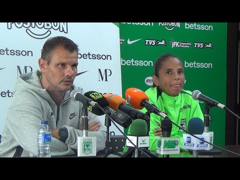 #FútbolFemenino  El DT Jorge Barreneche y Geraldine Cardona, en rueda de prensa . . .