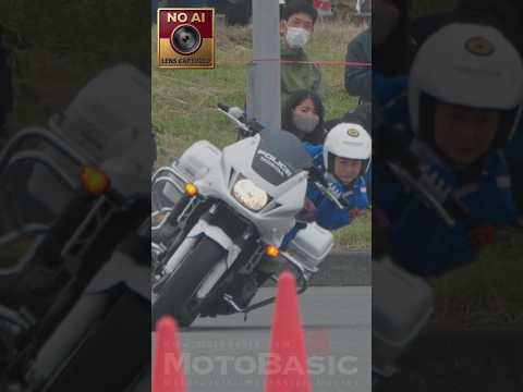 Female Slalom Master Police Motorcycle Rodeo Gymkhana Honda CB1300  Flawless Maneuver Aomori2012022