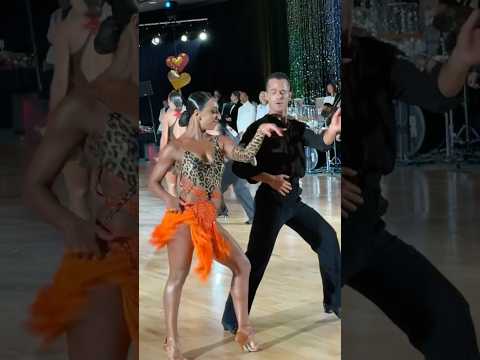 Let’s Twist Again 💃🏼🕺🏼🎶Ron and Klaudia