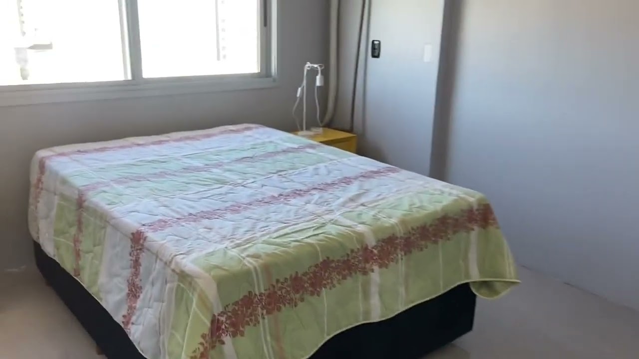 COMPRE, COBERTURA 4 DORMITÓRIOS, 3 SUÍTES, PISCINA AQUECIDA, 2 GARAGENS  P/3 CARROS, GÁS CENTRAL, ÁREA GOURMET C/CHURRASQUEIRA, JANELAS COM ISOLAMENTO TERMOSTÁTICO E PERSIANAS AUTOMÁTICAS, MÓVEIS SOB MEDIDA NA COZINHA E ÁRE DE SERVIÇO,  CENTRÃO.