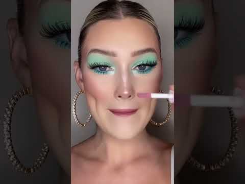 Does this Lipstick hack work!? 🧢 🤔💋
