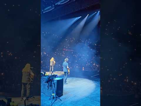 “En el parque, en la plaza, en el cine yo te busqué…” ☀️🎶