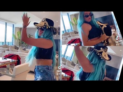 Karol G (LOCATION) TIK TOK