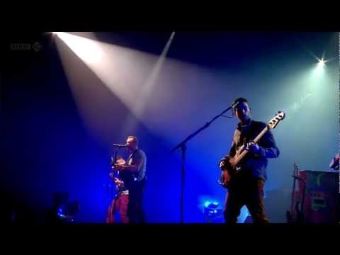 Coldplay (HD) - Shiver (Glastonbury 2011)