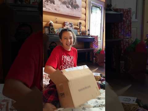 Hannah Opens Her BIG Gift From Abbi!