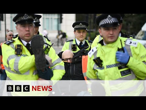 Police officers widely misusing body-worn cameras - BBC News