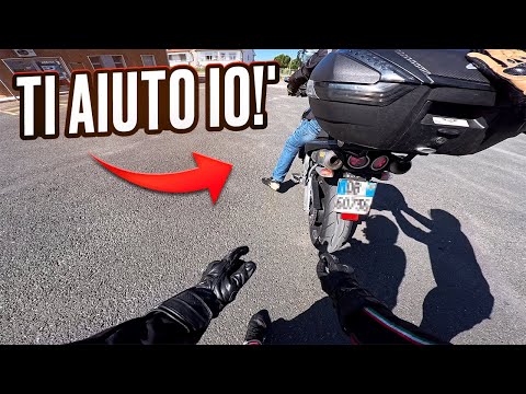 AIUTO UN RAGAZZO IN DIFFICOLTÀ CON LA MOTO!