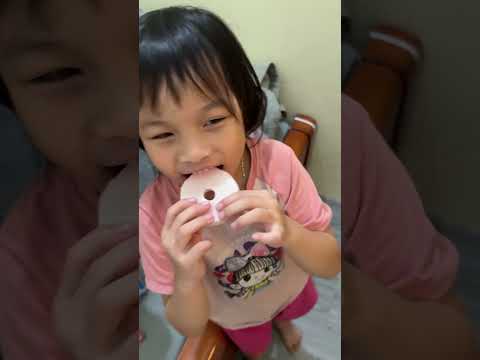 Thối lần đầu tiên ăn kẹo sáp khổng lồ