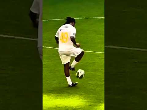 PRIME RONALDINHO iQ200 SKILLS โก
