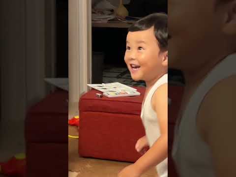 ひょうきんダンス🤣 Tom is hilarious! #shorts #youtubeshorts #3歳 #トムちゃんねる @Tomchannel2021