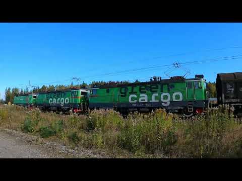 Green Cargo Rc4 1281, Rd2 1107 och Rd2 1110 passerar Småris till Borlänge.