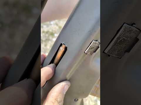 расплата за первые в мире полупрозрачные магазины на Steyr AUG A1. Подача не очень надёжная...