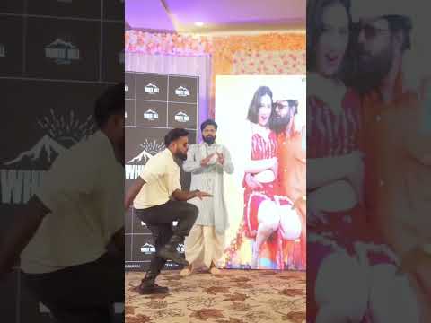 भाई ने क्या गजब डांस किया हिरोइन भी पट गयी😱 #dancevideo #bhojpurisong #samarsingh #viral #shorts
