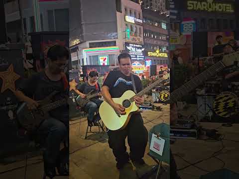 PENGAMEN DENGAN SKILL GITAR LUAR BIASA