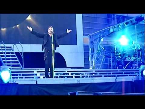 Progress Live 2011: Robbie Performs Come Undone At Manchester (7 June)