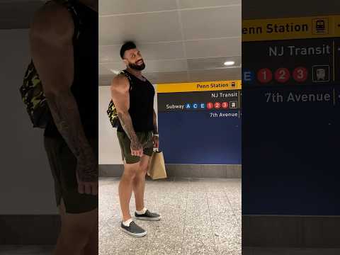 Obviously the Giants love the New York subway 👀😳 #subway #giant