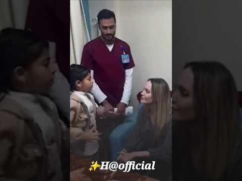 Angelina jolie <strong>in</strong> Egypt With Her little Fan 💘#angelina #jolie #shortsviral #shortsfeed #<strong>shorts</strong>