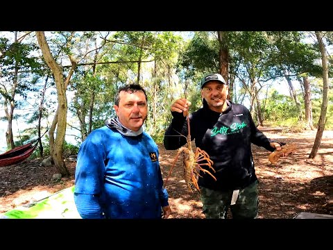 PREPARAMOS UM BANQUETE DE FRUTOS DO MAR NA BEIRA DA PRAIA.moqueca de lagosta e camarão!